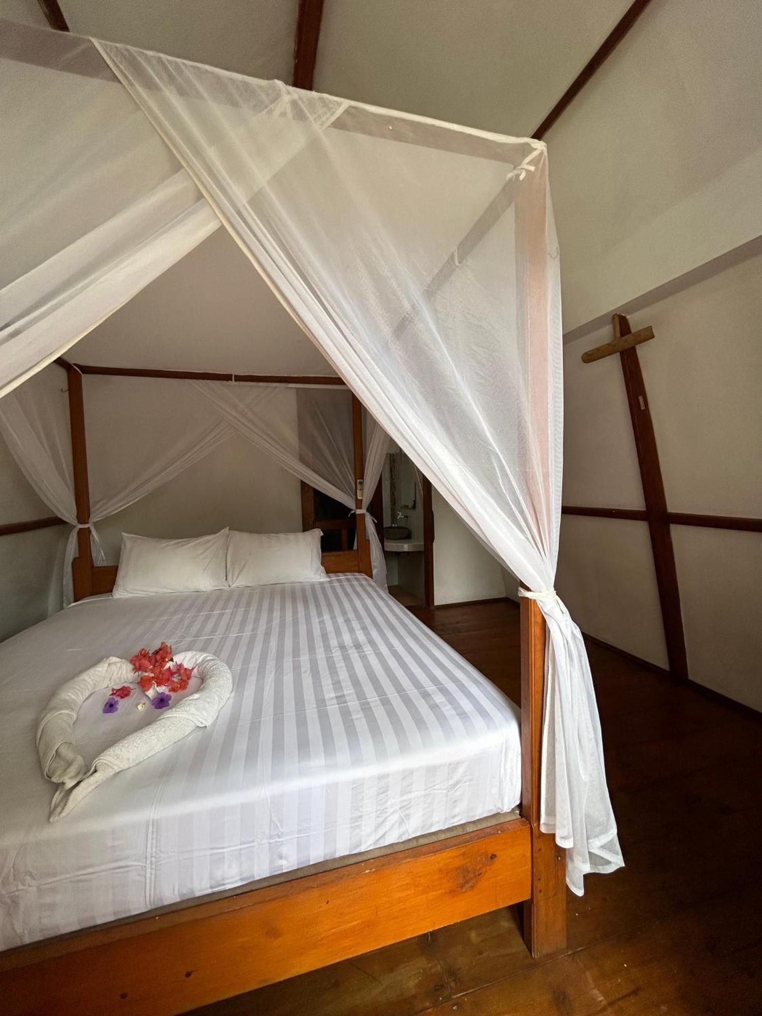 We'Be Cottages Gili Meno Luaran gambar