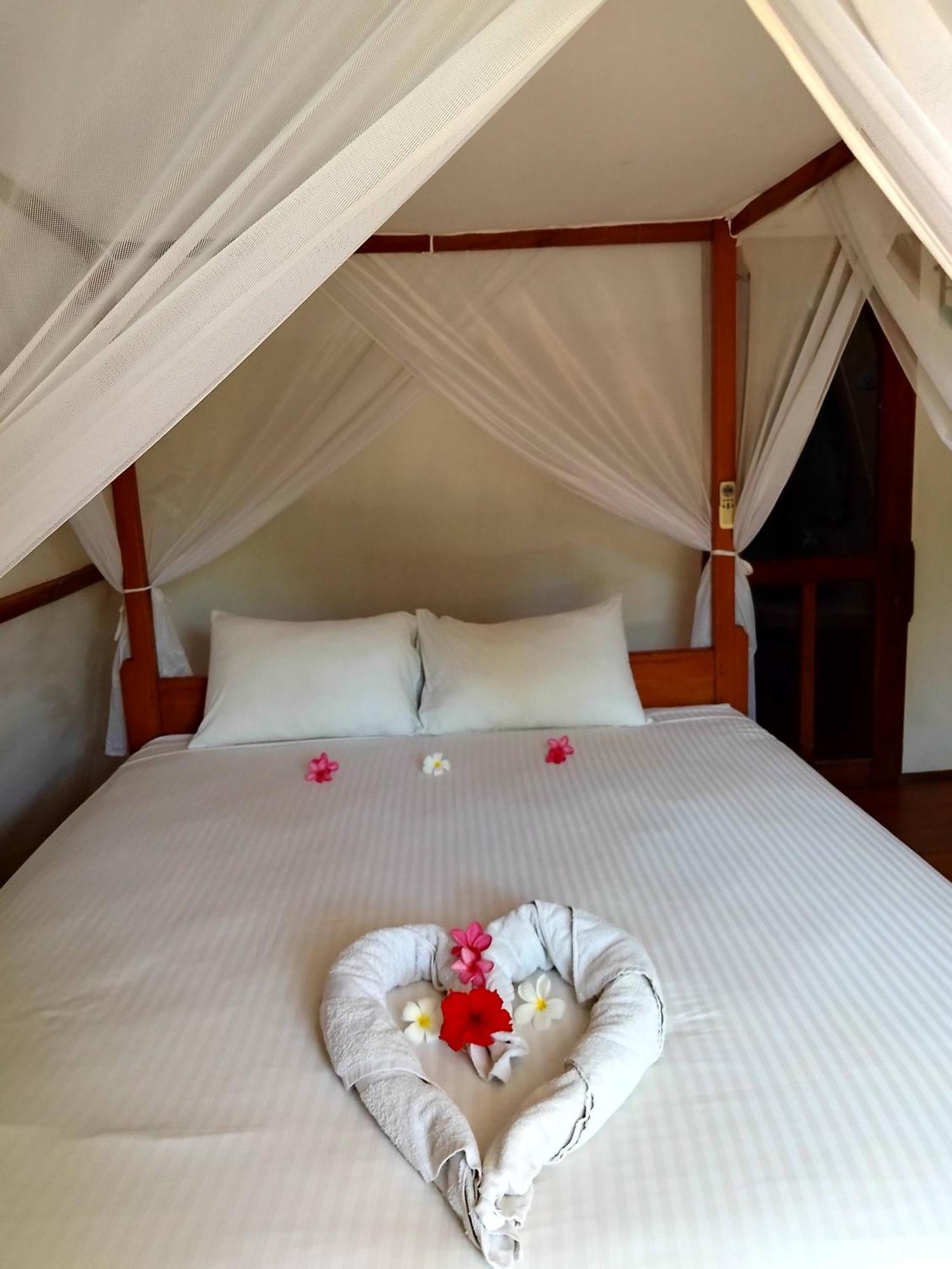 We'Be Cottages Gili Meno Bilik gambar